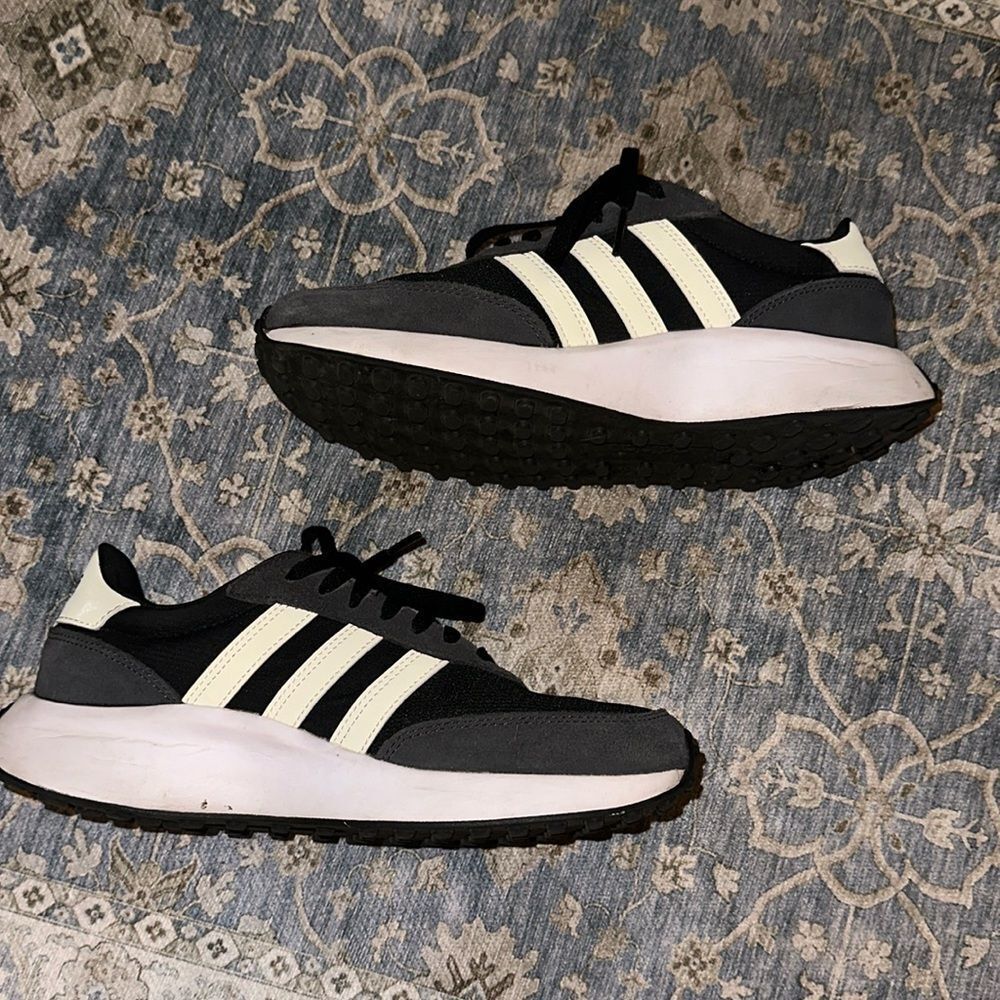 Adidas run 70s sneaker women’s